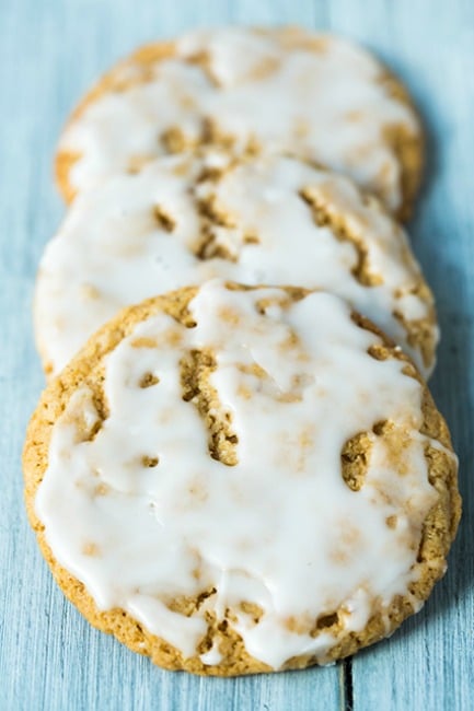 old-fashioned-iced-oatmeal-cookies