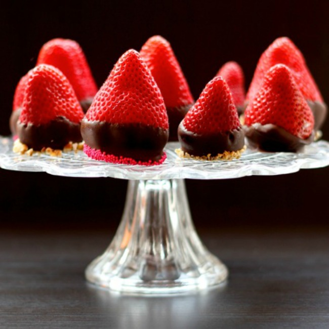 Cheesecake-Stuffed-Chocolate-Covered-Strawberries