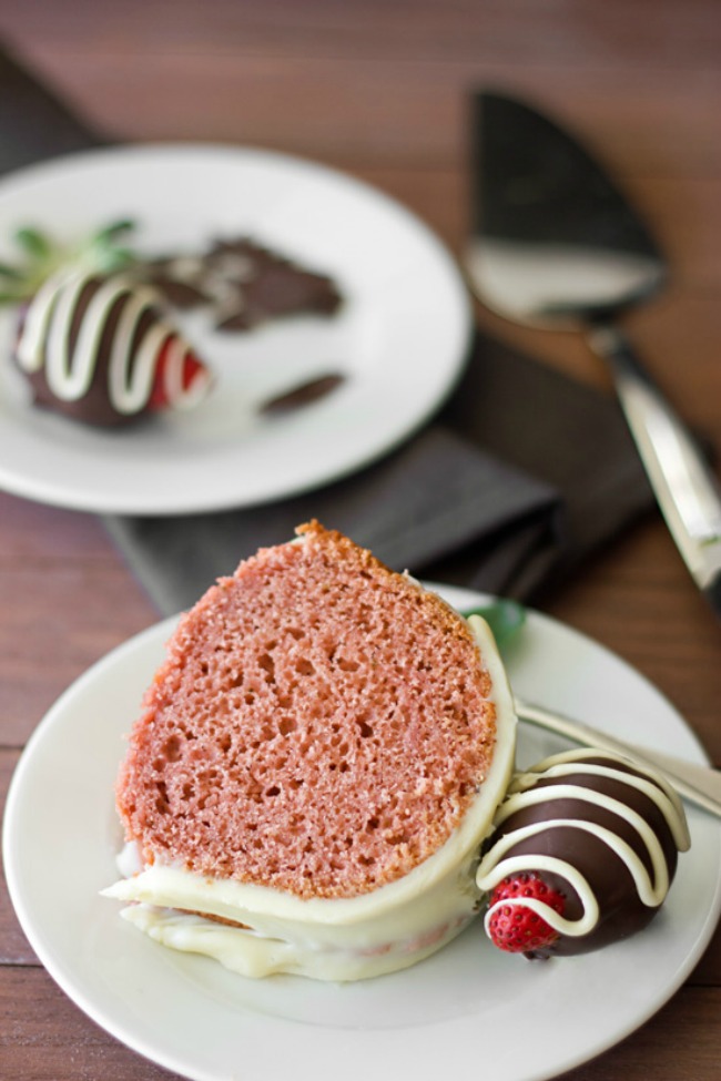 Strawberry-Bundt-Cake