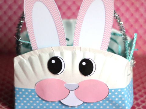 Paper Plate Easter Bunny Basket | Super fun Easter craft to do with your littles. #eastercrafts #diy #easter #kidscrafts