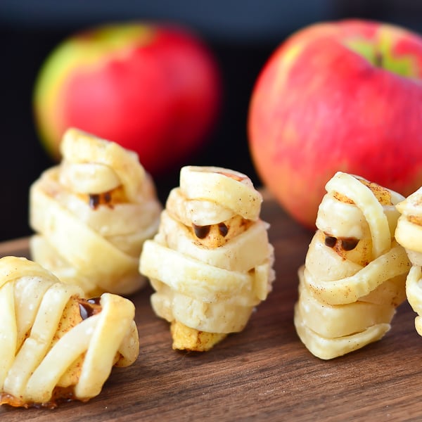 halloween - apple pie mummy slices