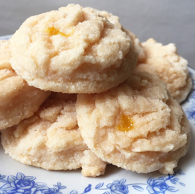 Peaches n' Cream cookies are the perfect treat for your sweet tooth. This cookie recipe is simple and oh so delicious!