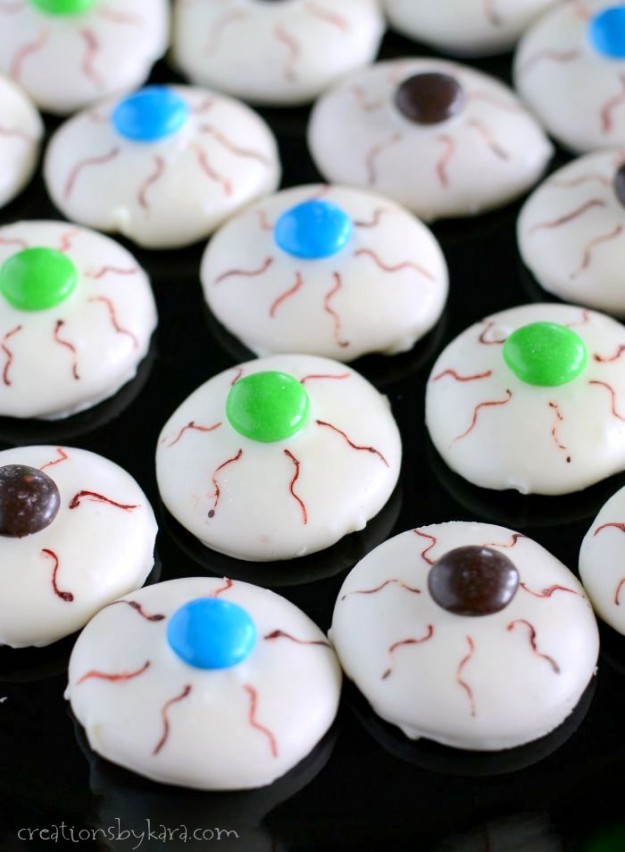 bloodshot-eyeball-cookies-for-halloween-014-1-625x852